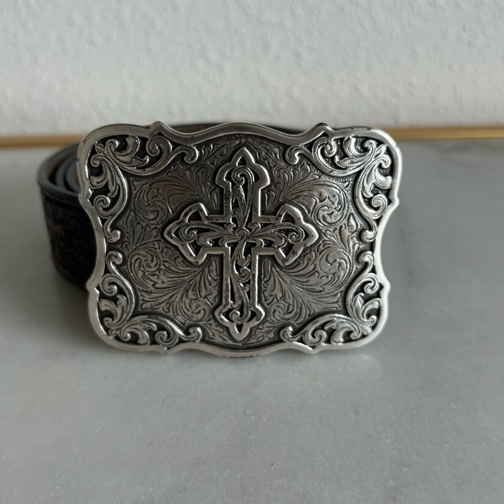 Western belt with cross buckle